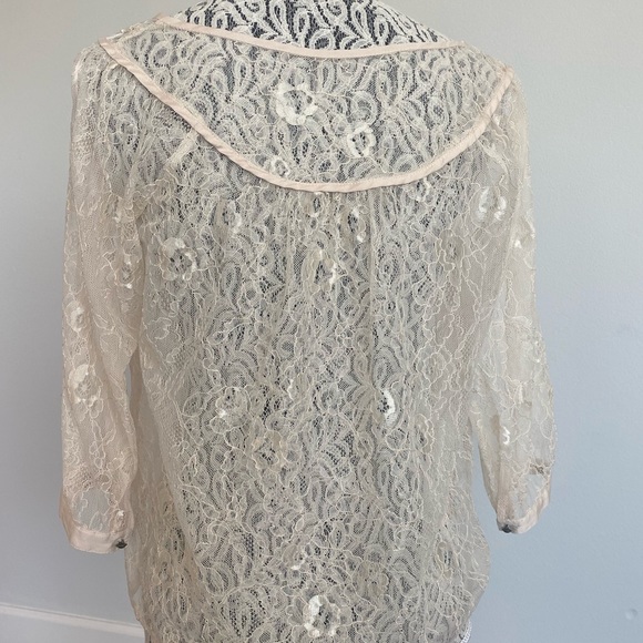 Lace flower patterned blouse with ribbon detailing - Picture 2 of 5